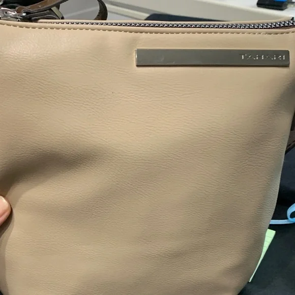 Giveaway share show Tahari Beige Crossbody Bag - Picture 1 of 1